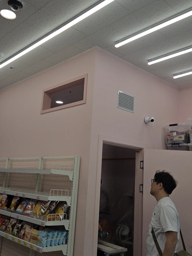 구획이 완료된 상가 목공 칸막이 현장